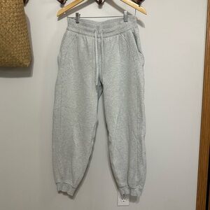 Lululemon Scuba High-Rise Relaxed Jogger in Light Heather Grey